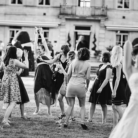 Chateau Des Monthairons Restaurant Gastromaison Privatif Hotel