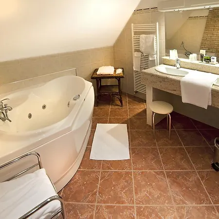 Chateau Des Monthairons Restaurant Gastromaison Privatif Otel