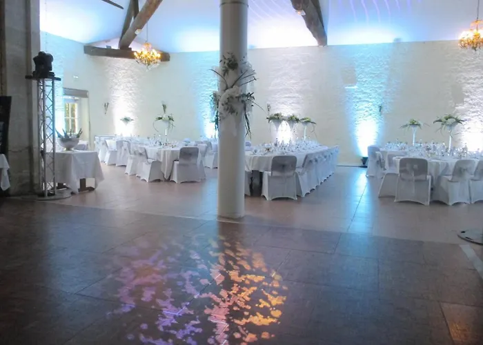 Отель Chateau Des Monthairons Restaurant Gastromaison Privatif Ле-Монтэрон