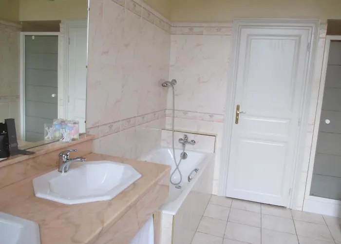 Chateau Des Monthairons Restaurant Gastromaison Privatif