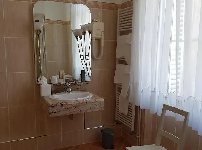 Chateau Des Monthairons Restaurant Gastromaison Privatif Отель