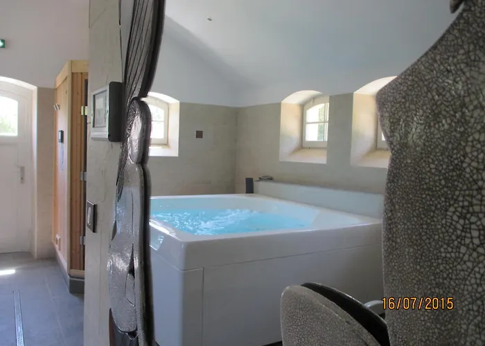 Chateau Des Monthairons Restaurant Gastromaison Privatif 4* Ле-Монтэрон