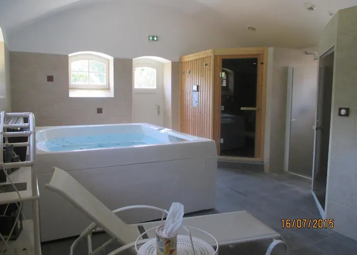 Chateau Des Monthairons Restaurant Gastromaison Privatif Ле-Монтэрон