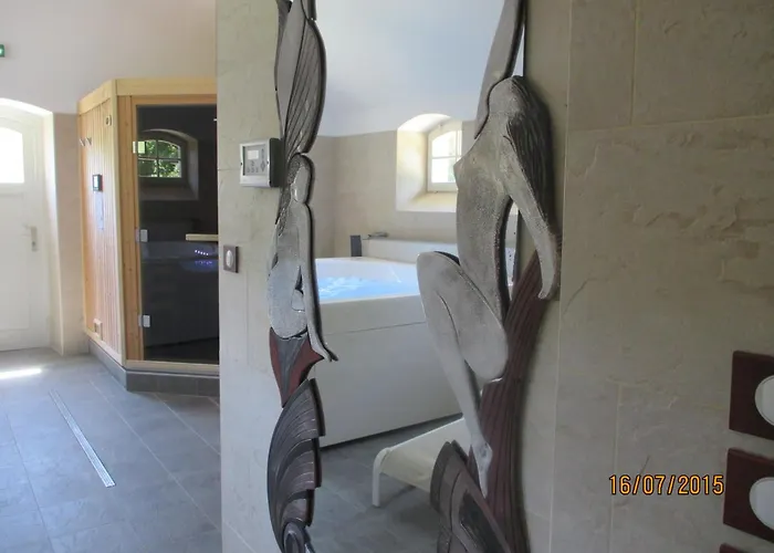 Chateau Des Monthairons Restaurant Gastromaison Privatif