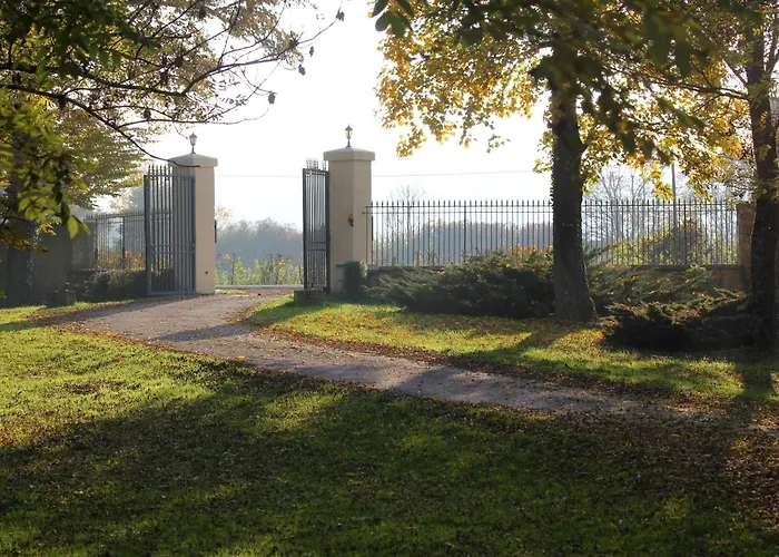 Château Des Monthairons Restaurant Gastromaison Privatif Hotel