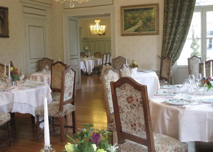 Отель Chateau Des Monthairons Restaurant Gastromaison Privatif Ле-Монтэрон