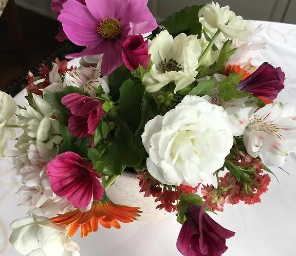 Отель Chateau Des Monthairons Restaurant Gastromaison Privatif Ле-Монтэрон