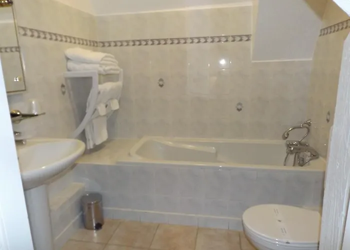 Chateau Des Monthairons Restaurant Gastromaison Privatif Отель