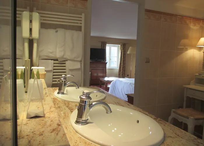 Отель Chateau Des Monthairons Restaurant Gastromaison Privatif 4*