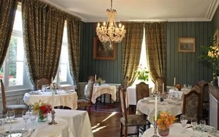 Отель Chateau Des Monthairons Restaurant Gastromaison Privatif 4*